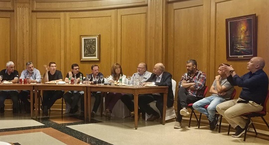 Pablo Agolanti presidente de la Federación junto a los dirigentes Claudio Enri y Edgardo Maurenzi participan de la reunión en la Bolsa de Comercio de Rosario.