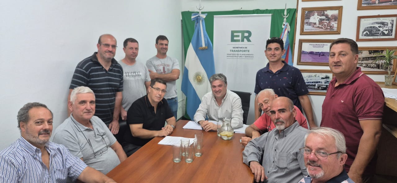 Entidades de transportistas acompañados por los dirigentes de FeTrA se reúnen con el Secretario de Transporte de la Provincia de Entre Ríos.